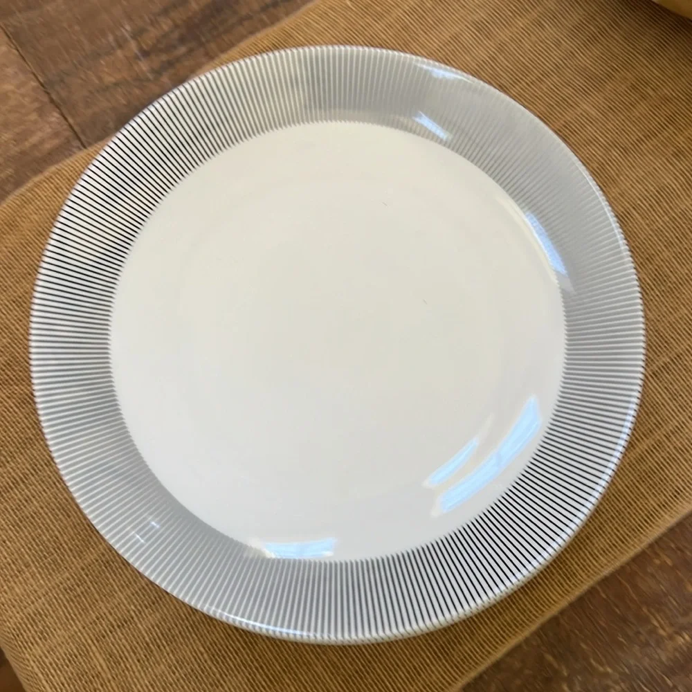 CRATE & BARREL Salad/ Dessert Plates